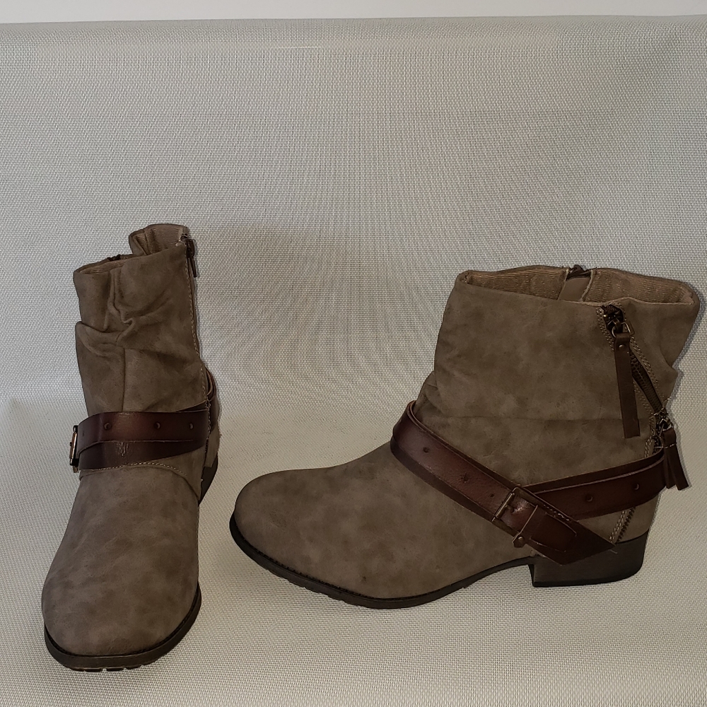 Boots - Picture 13 of 16